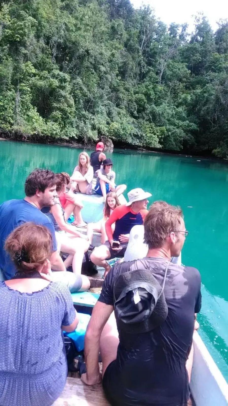 Beser Bay Homestay Besir Bagian luar foto
